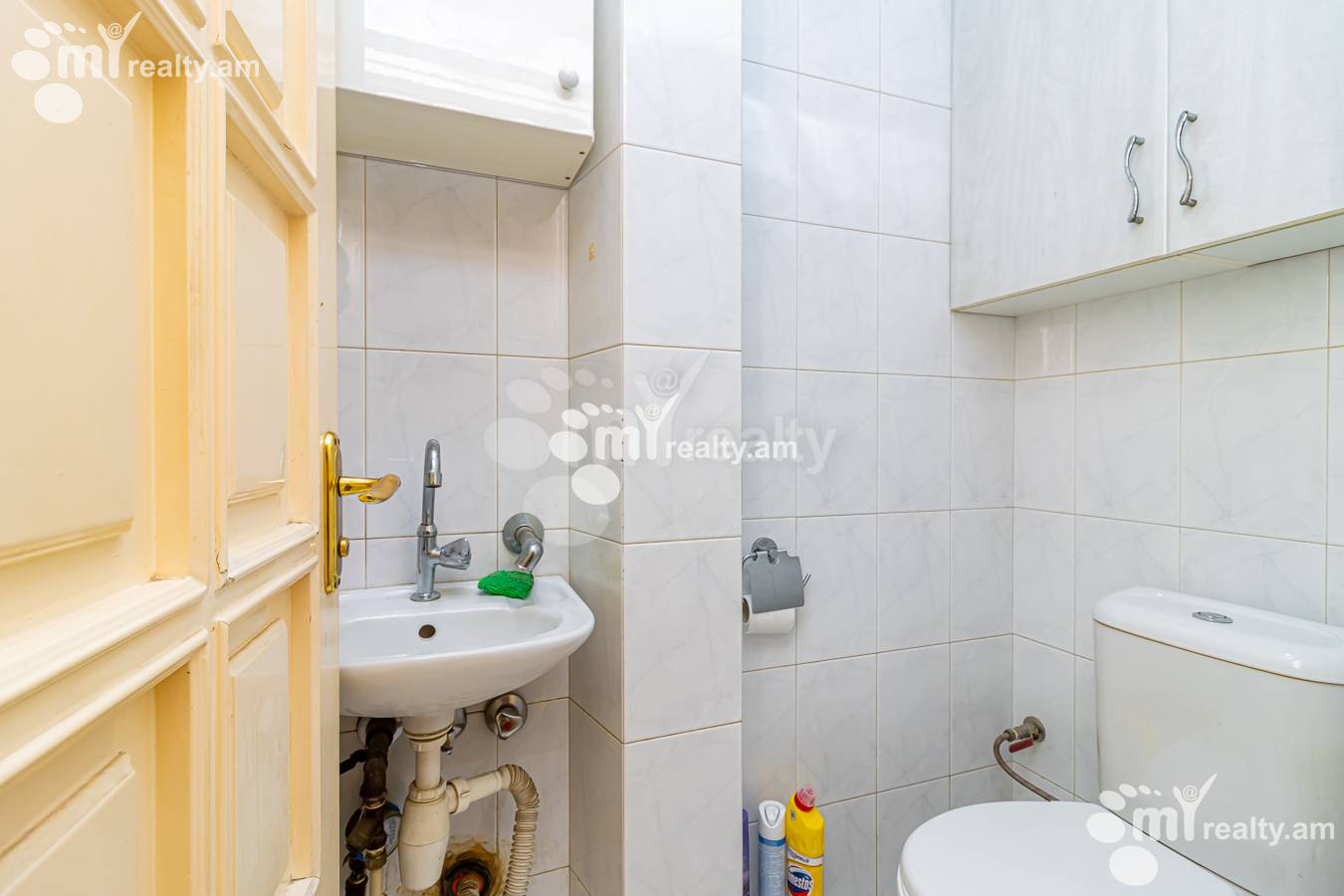 3 bedroom apartment for rent Khanjyan St, Center Yerevan, 148957
