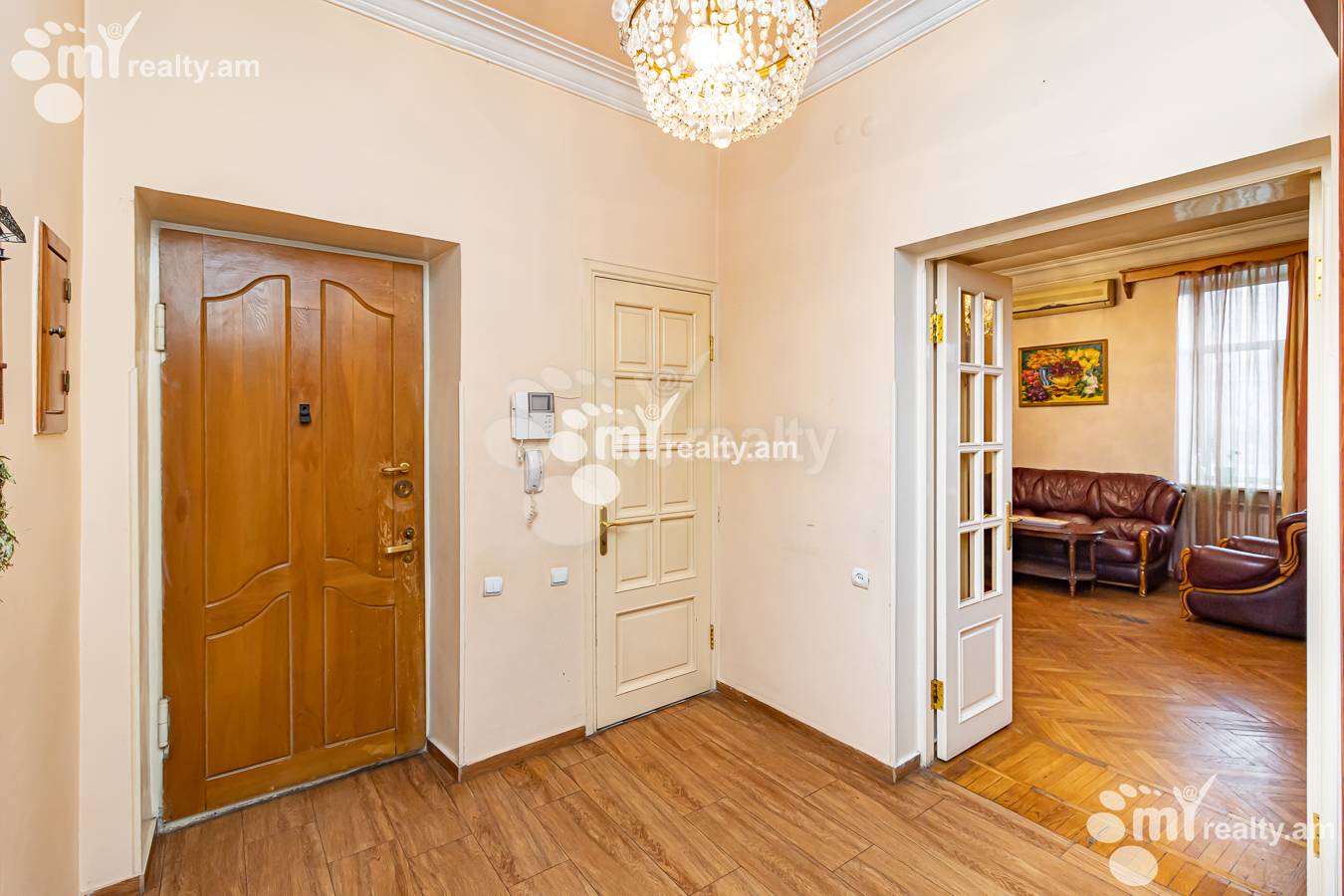 3 bedroom apartment for rent Khanjyan St, Center Yerevan, 148957