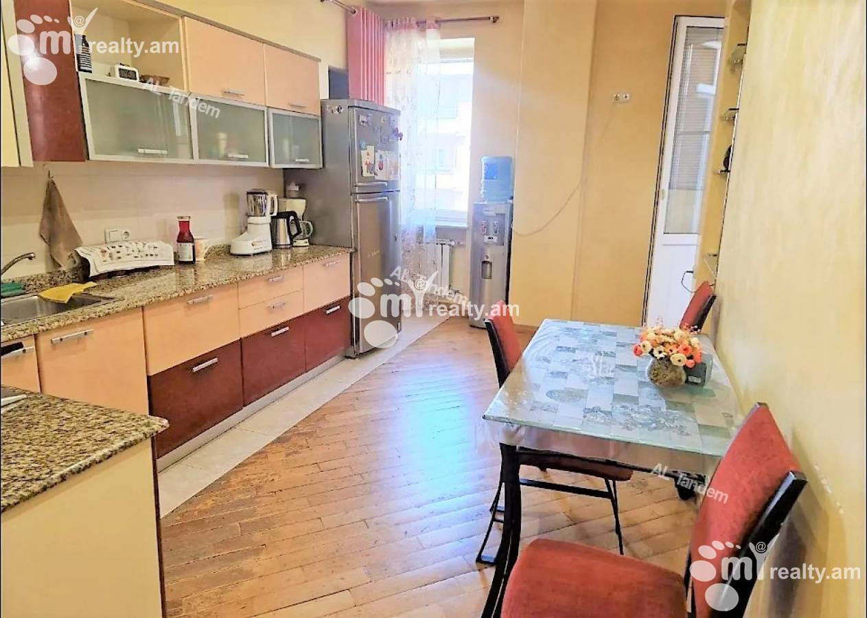 4 bedroom apartment for sale خیابان پوشکین, مرکز شهر ایروان, 140351