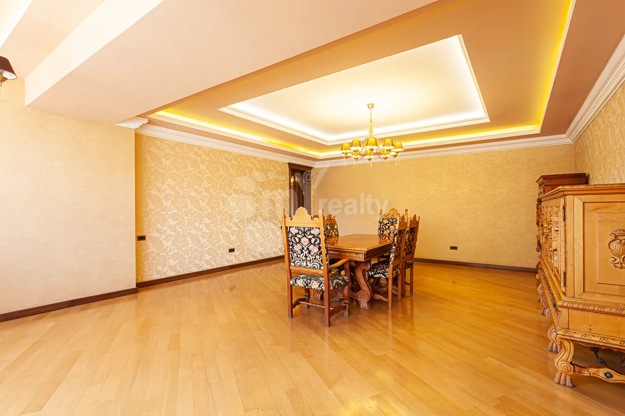 4 bedroom apartment for rent Vardanants St, Center Yerevan, 161364