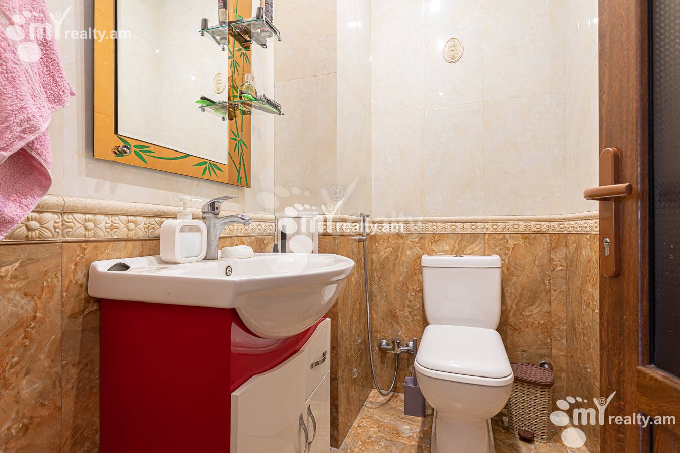 3 bedroom apartment for sale خیابان م. خورِناتسی, مرکز شهر ایروان, 156169