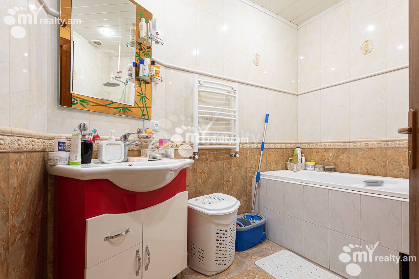 3 bedroom apartment for sale خیابان م. خورِناتسی, مرکز شهر ایروان, 156169