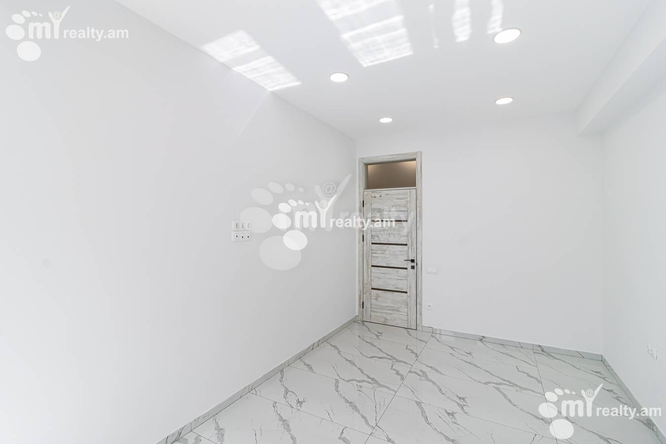 Снять коммерческoе помещение Сарян ул, Центр Ереван, 148837