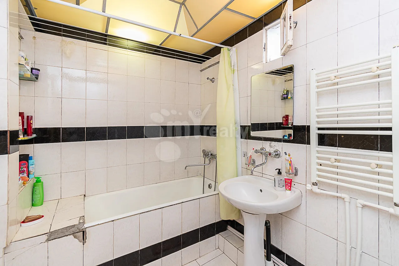 4 bedroom apartment for sale K. Ulnetsi St, Kanaqer-Zeytun Yerevan, 161750