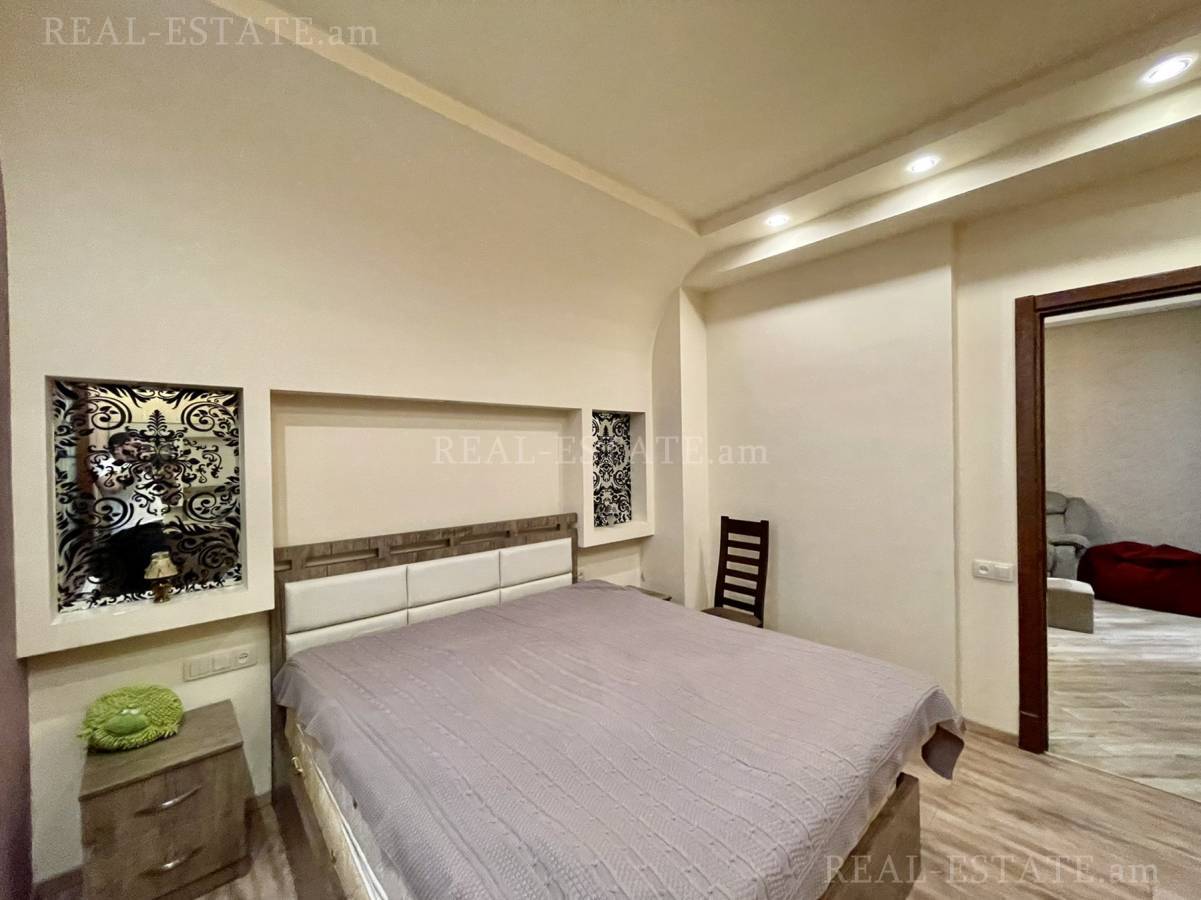 3 bedroom apartment for rent Antarayin St, Center Yerevan, 136837
