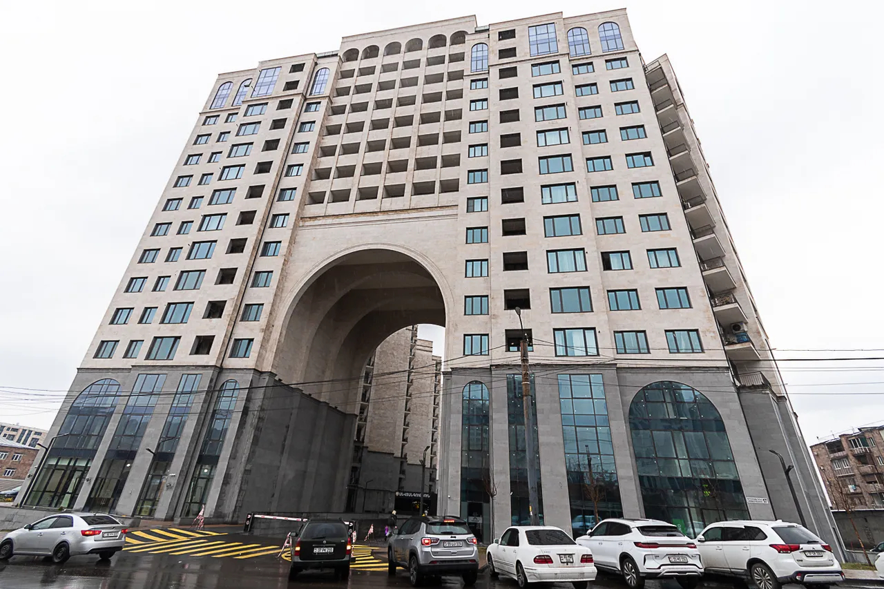 3 bedroom apartment for sale خیابان گِریبودوف, عربگیر ایروان, 161399