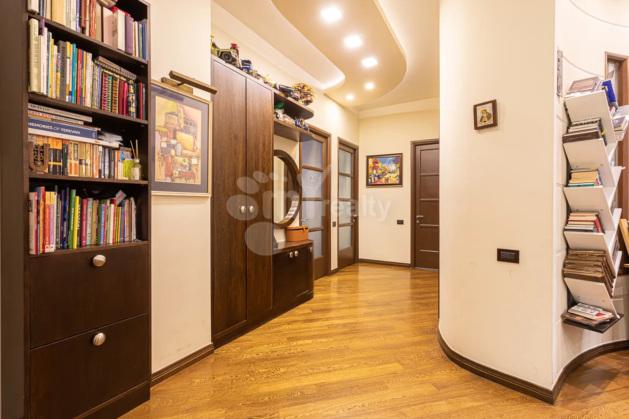 3 bedroom apartment for sale rue d'Amiryan, Center Yerevan, 160794
