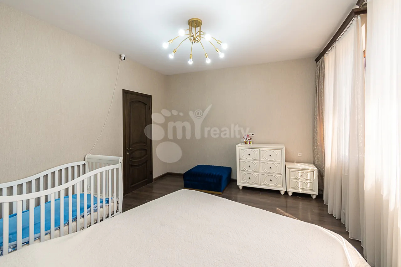 3 bedroom apartment for sale خیابان آنتارایین, مرکز شهر ایروان, 160385