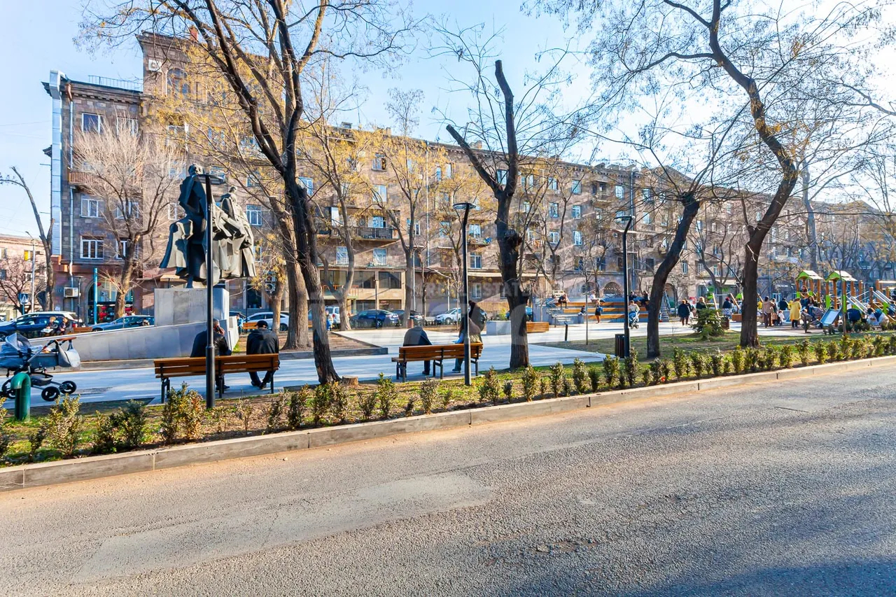 Commercial for sale خیابان کومیتاس, عربگیر ایروان, 157407