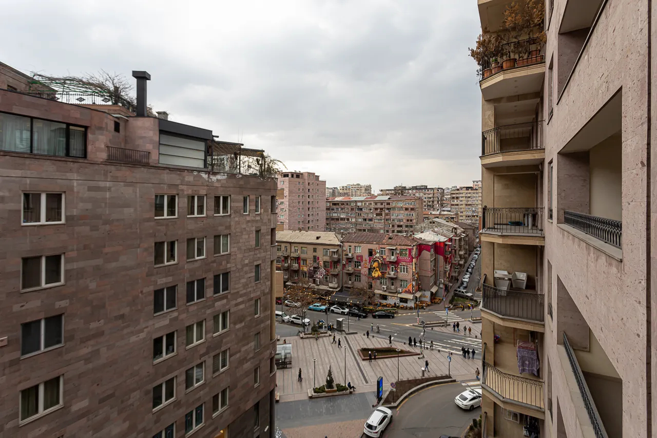 3 սենյականոց բնակարան վարձով Հին երևանցու փող, Կենտրոն Երևան, 159734