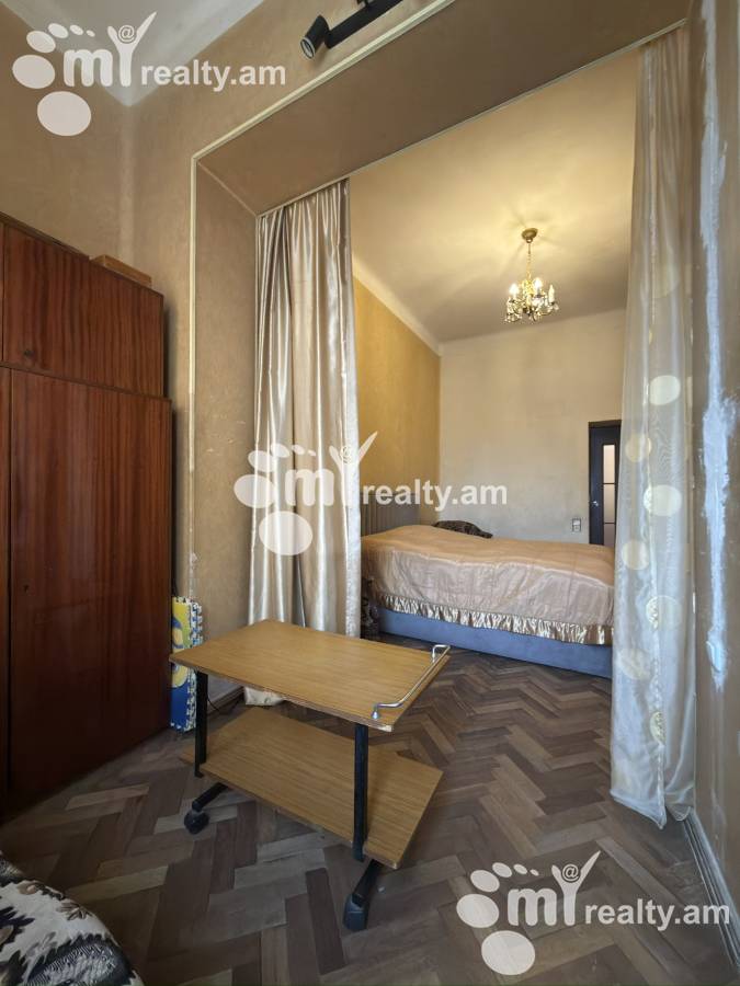 3 սենյականոց բնակարան  Պարոնյան փող, Կենտրոն Երևան, 159680