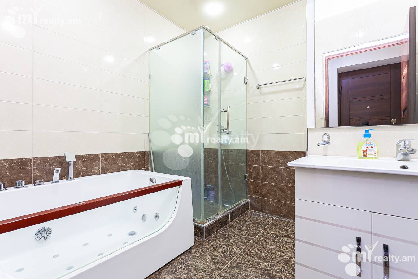 4 սենյականոց բնակարան  Կորի փող. 1ին նր, Կենտրոն Երևան, 145489