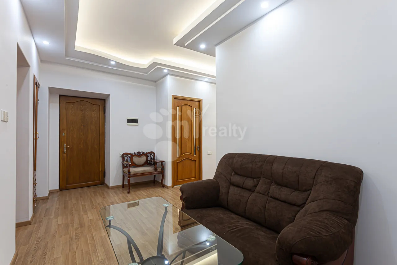 3 bedroom apartment for rent Abovyan St, Center Yerevan, 160742