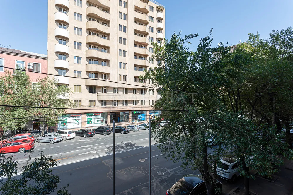 bnakaran/3-senyakanoc/Paronyan+St/Center/Yerevan