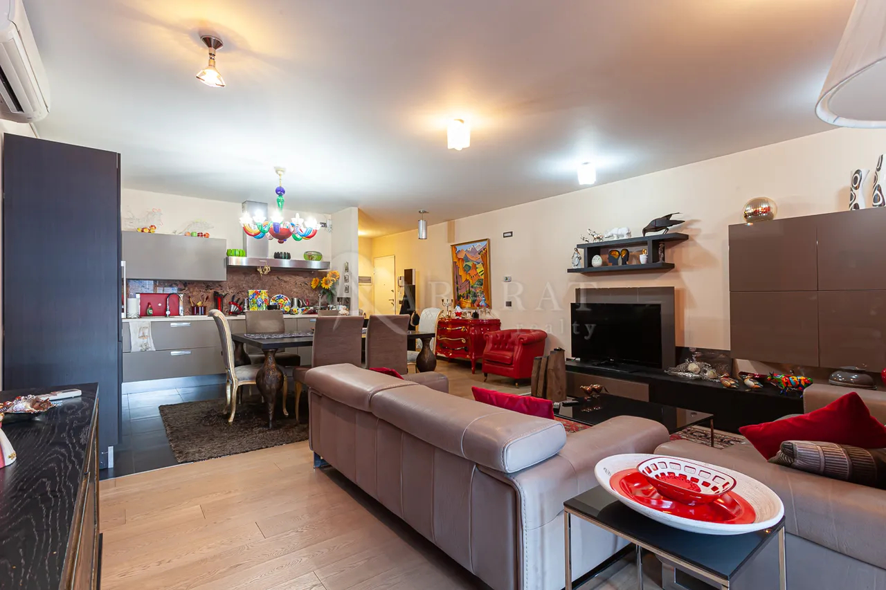 Купить 3 комнатную квартиру В. Саргисян ул, Центр Ереван, 159355