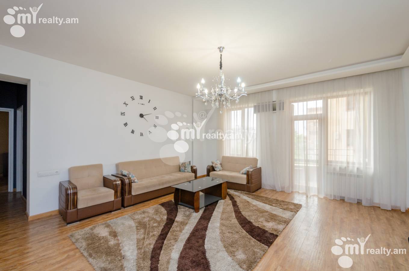 3 սենյականոց բնակարան  Մաշտոցի պող, Կենտրոն Երևան, 138013