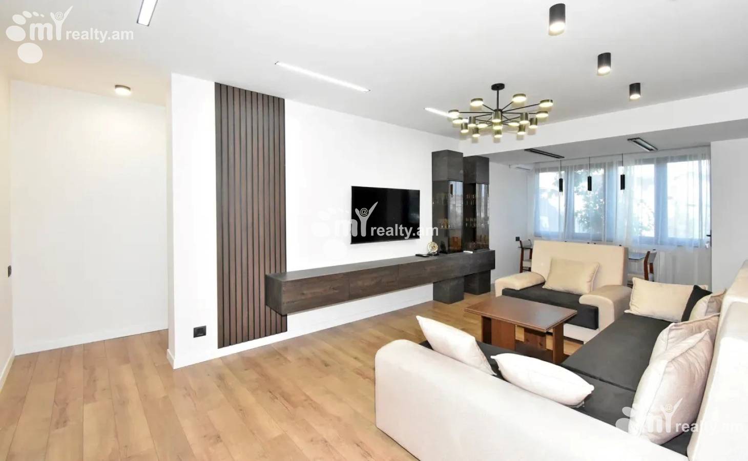 3 bedroom apartment for rent Israelyan St, Center Yerevan, 160692