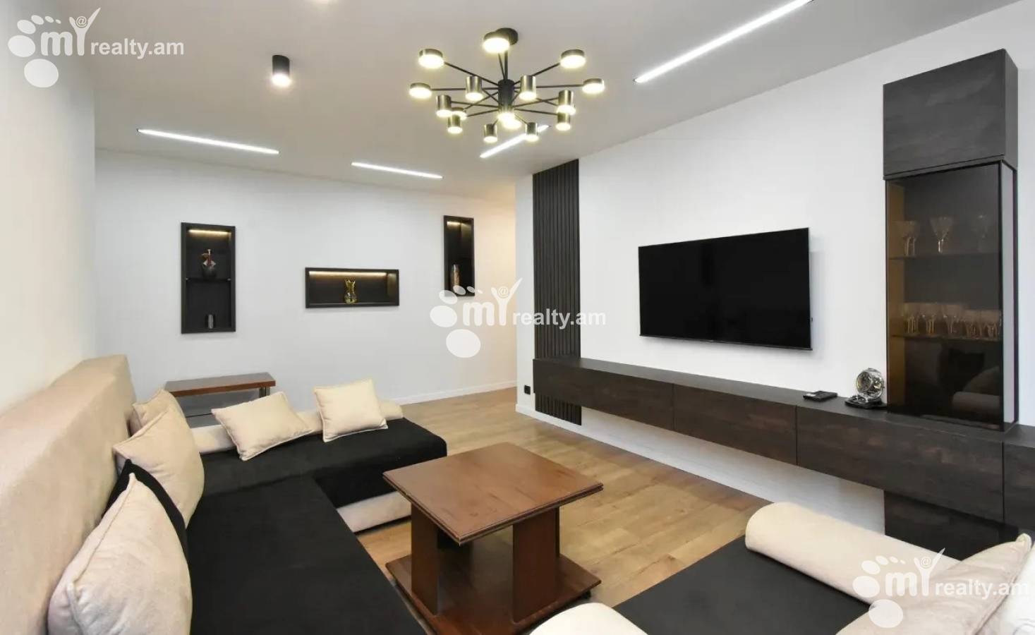 3 bedroom apartment for rent Israelyan St, Center Yerevan, 160692