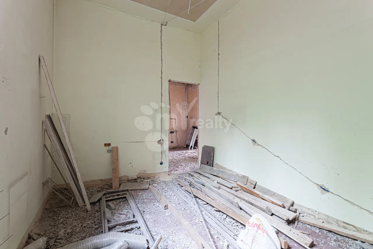 Купить 5 комнатную квартиру Айгедзор ул, Арабкир Ереван, 160601
