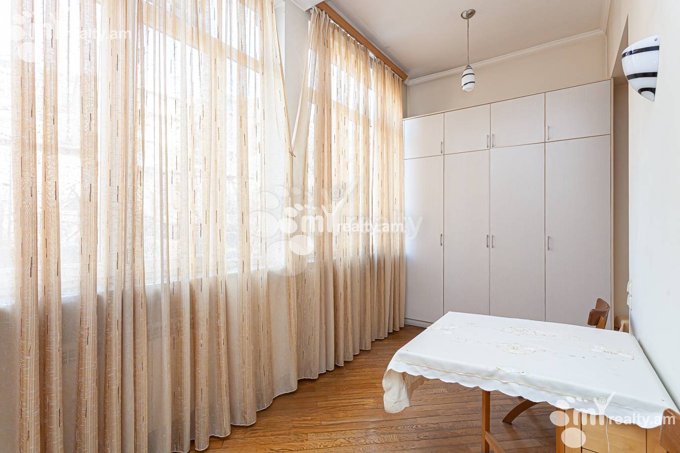 3 bedroom apartment for sale خیابان چارِنتس, مرکز شهر ایروان, 144765