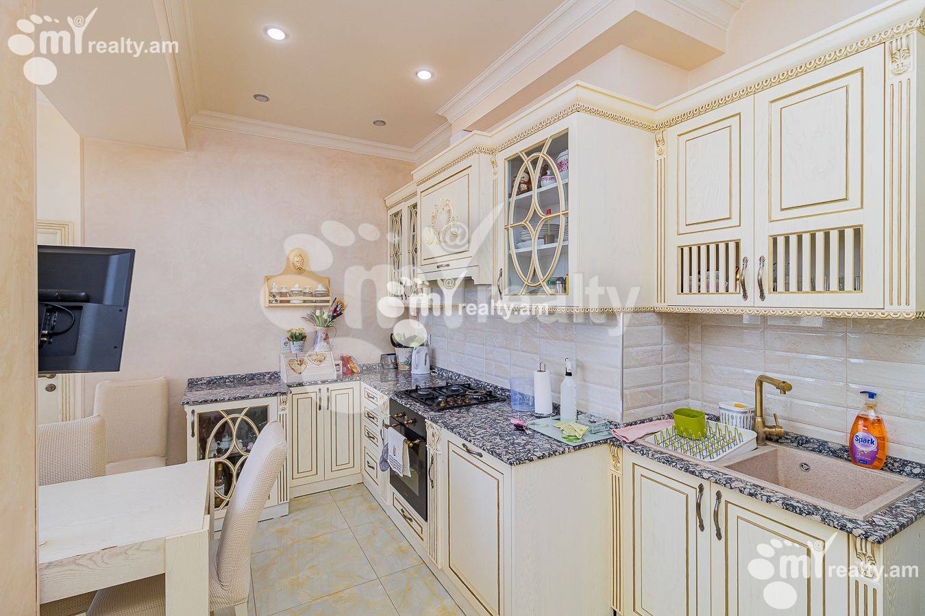 3 սենյականոց բնակարան  Ծիծեռնակաբերդի խճուղի, Կենտրոն Երևան, 135265