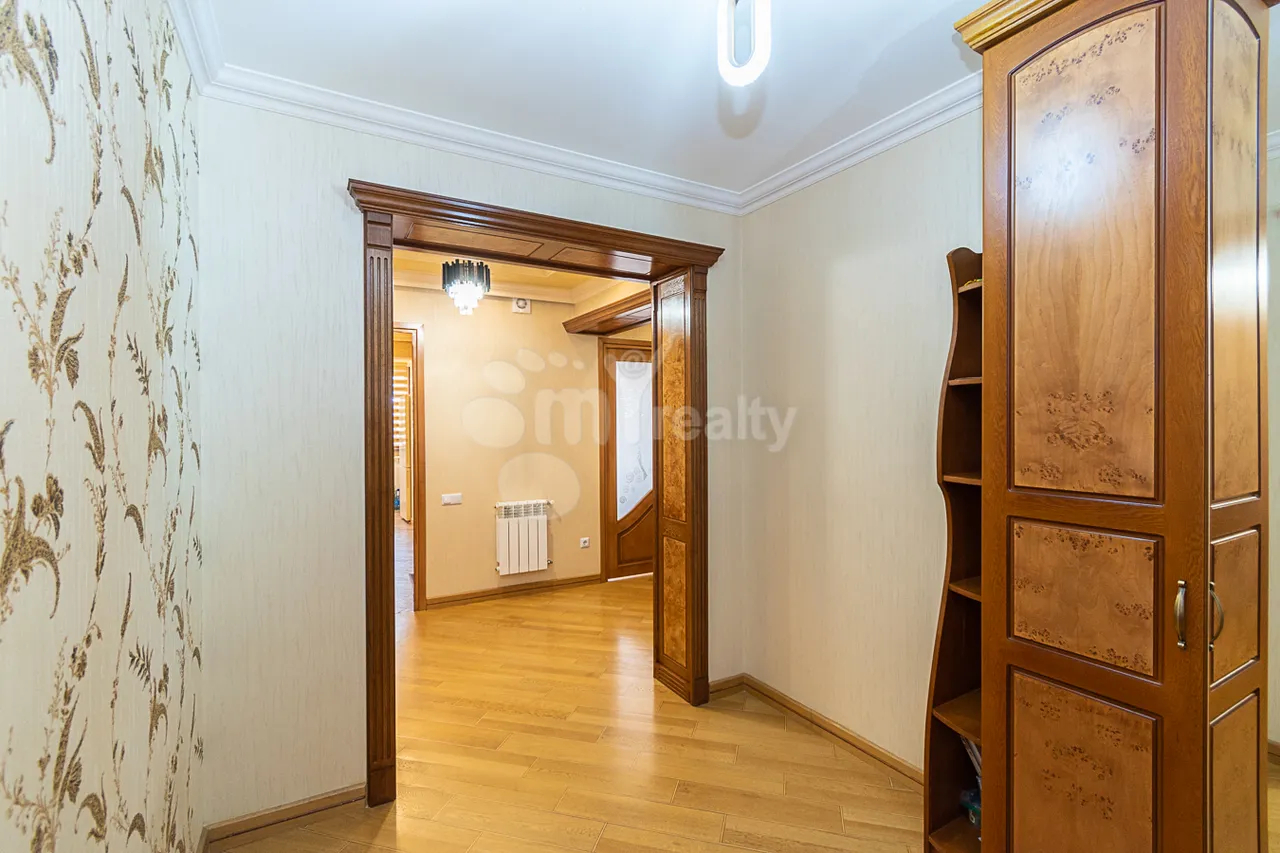 4 bedroom apartment for sale Ghapantsian St, Arabkir Yerevan, 160065