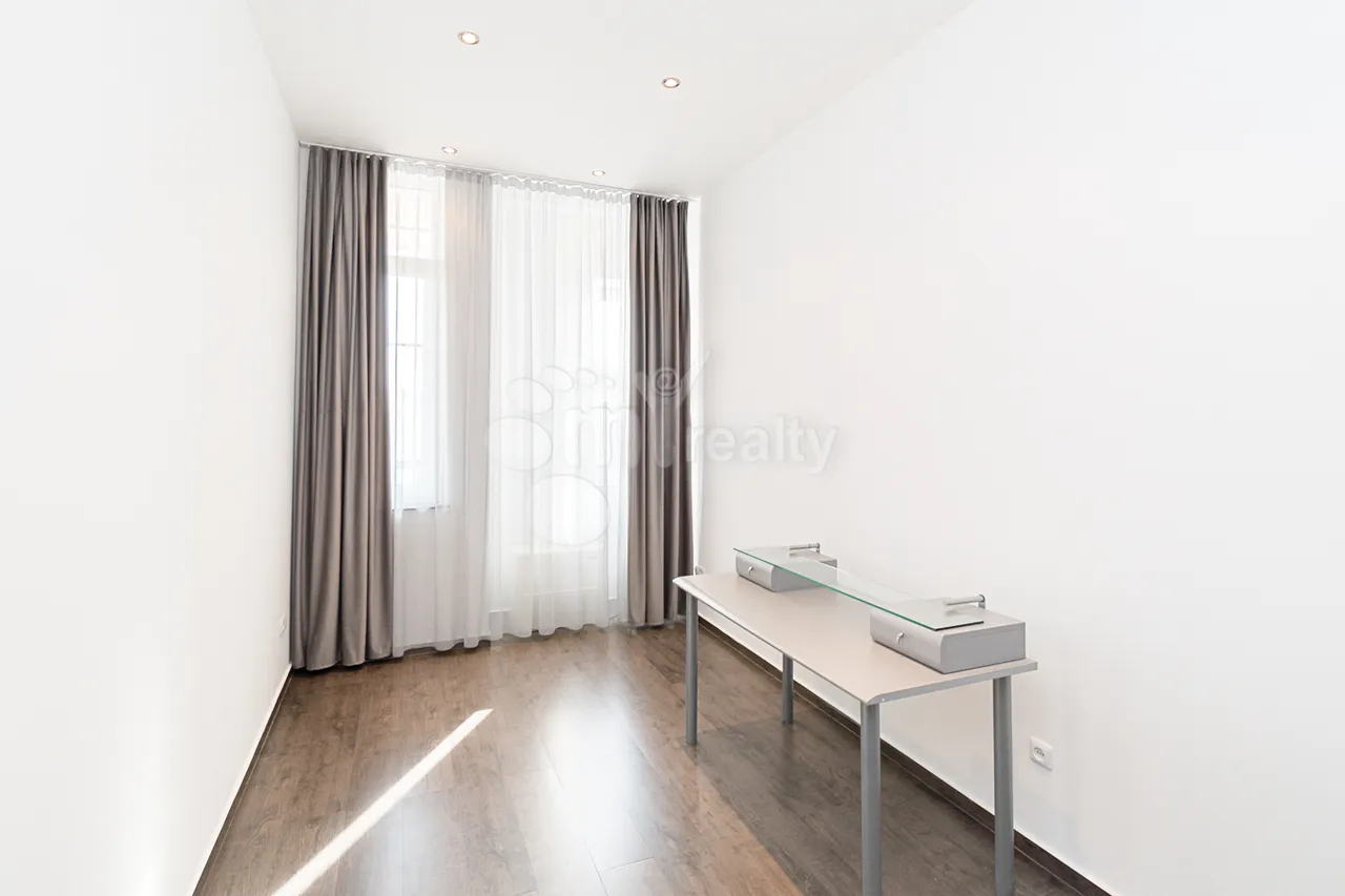 4 bedroom apartment for rent Aram St, Center Yerevan, 159129