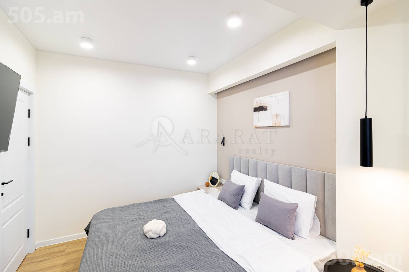 Купить 2 комнатную квартиру Вардананц ул, Центр Ереван, 154731