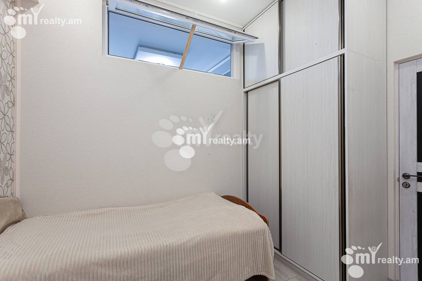 Купить 3 комнатную квартиру Ленинградян, Квартал Ваагни Ереван, 149033