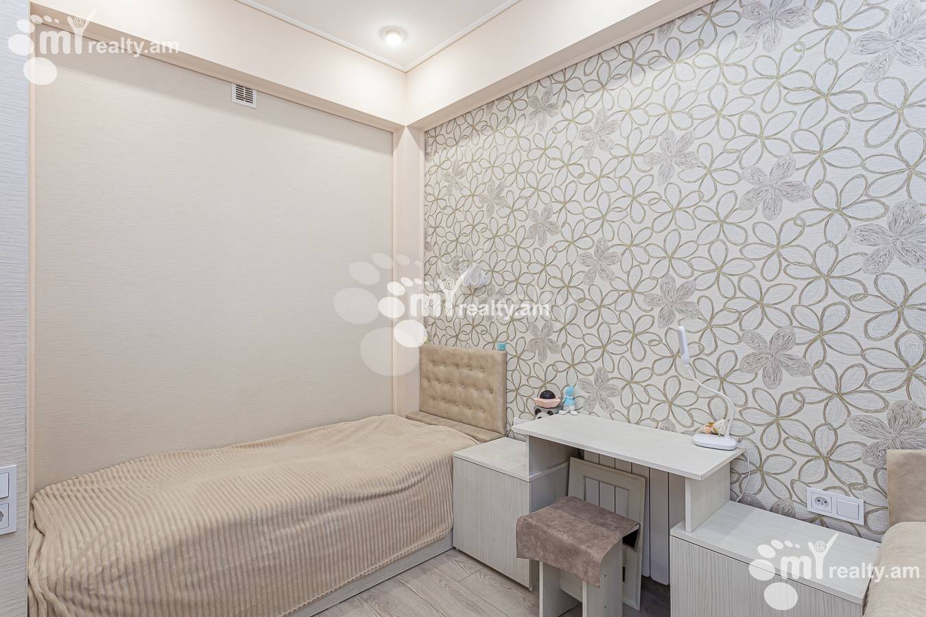 Купить 3 комнатную квартиру Ленинградян, Квартал Ваагни Ереван, 149033