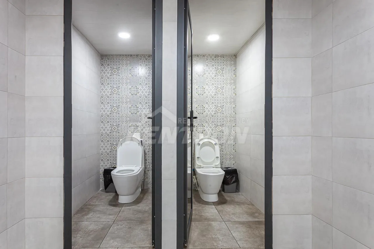 Commercial for sale خیابان کومیتاس, عربگیر ایروان, 157407