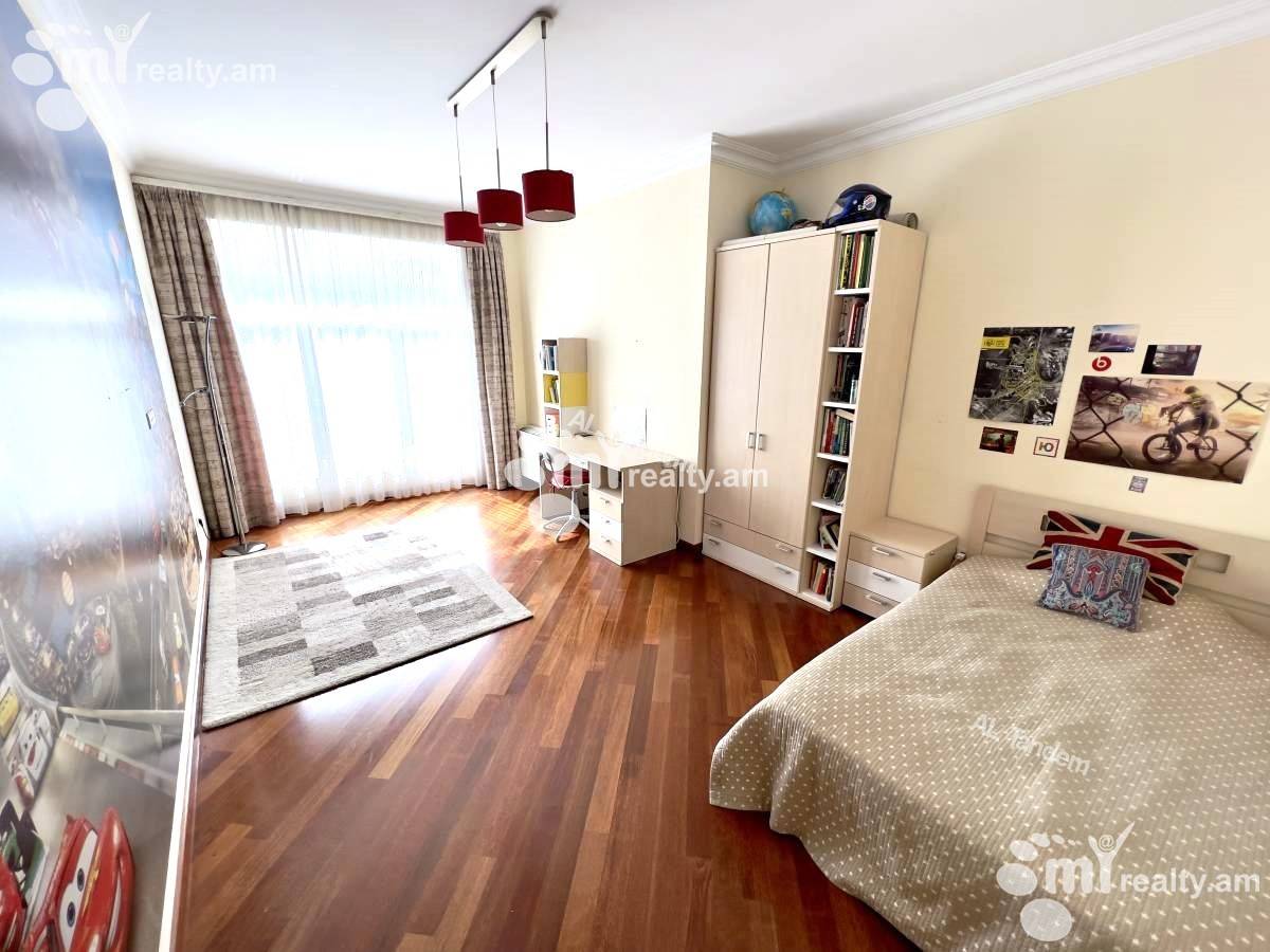 4 bedroom apartment for sale Northern (Hyusisayin)  Ave, Center Yerevan, 142696