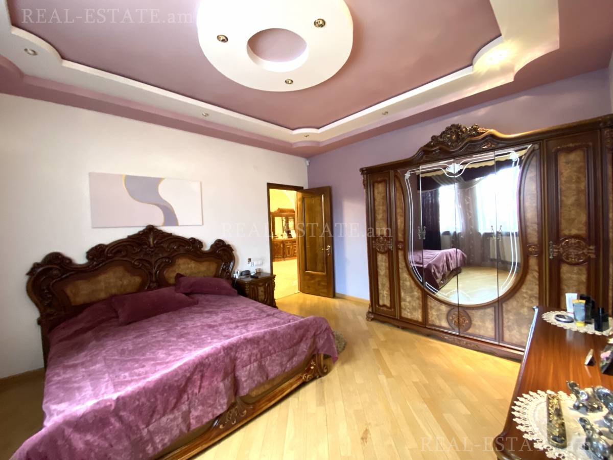 Купить дом Таиров ул., Центр Ереван, 118399