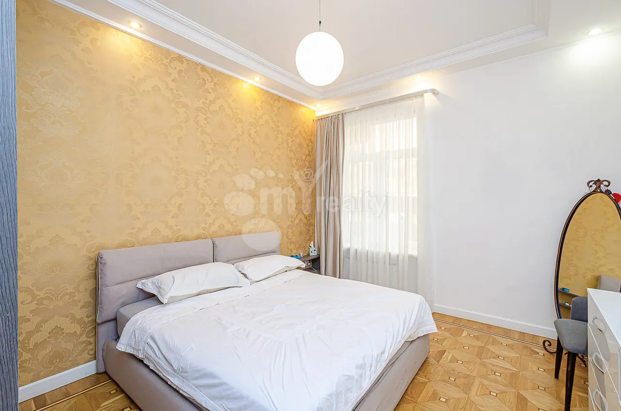 3 bedroom apartment for sale Mashtots Ave, Center Yerevan, 161635