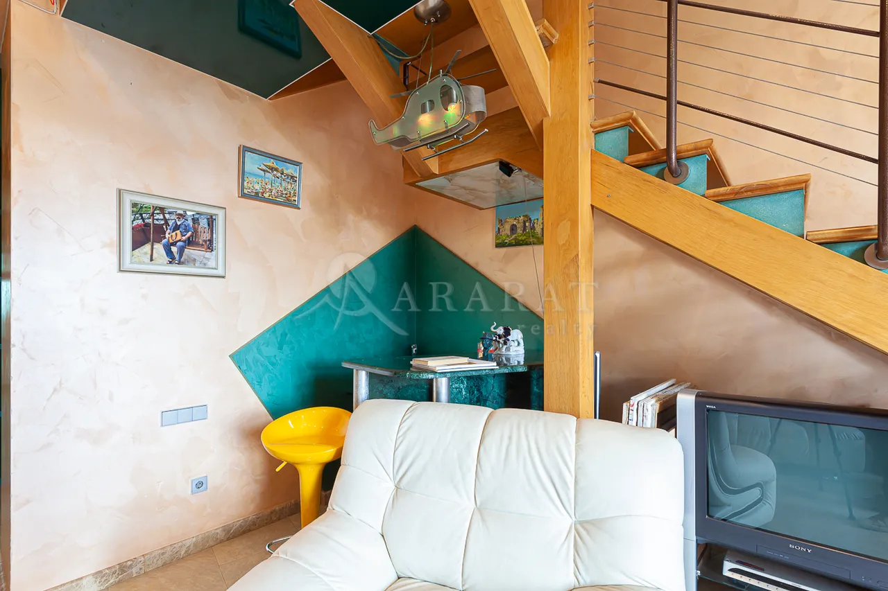 5 bedroom apartment for rent Teryan St, Center Yerevan, 158099