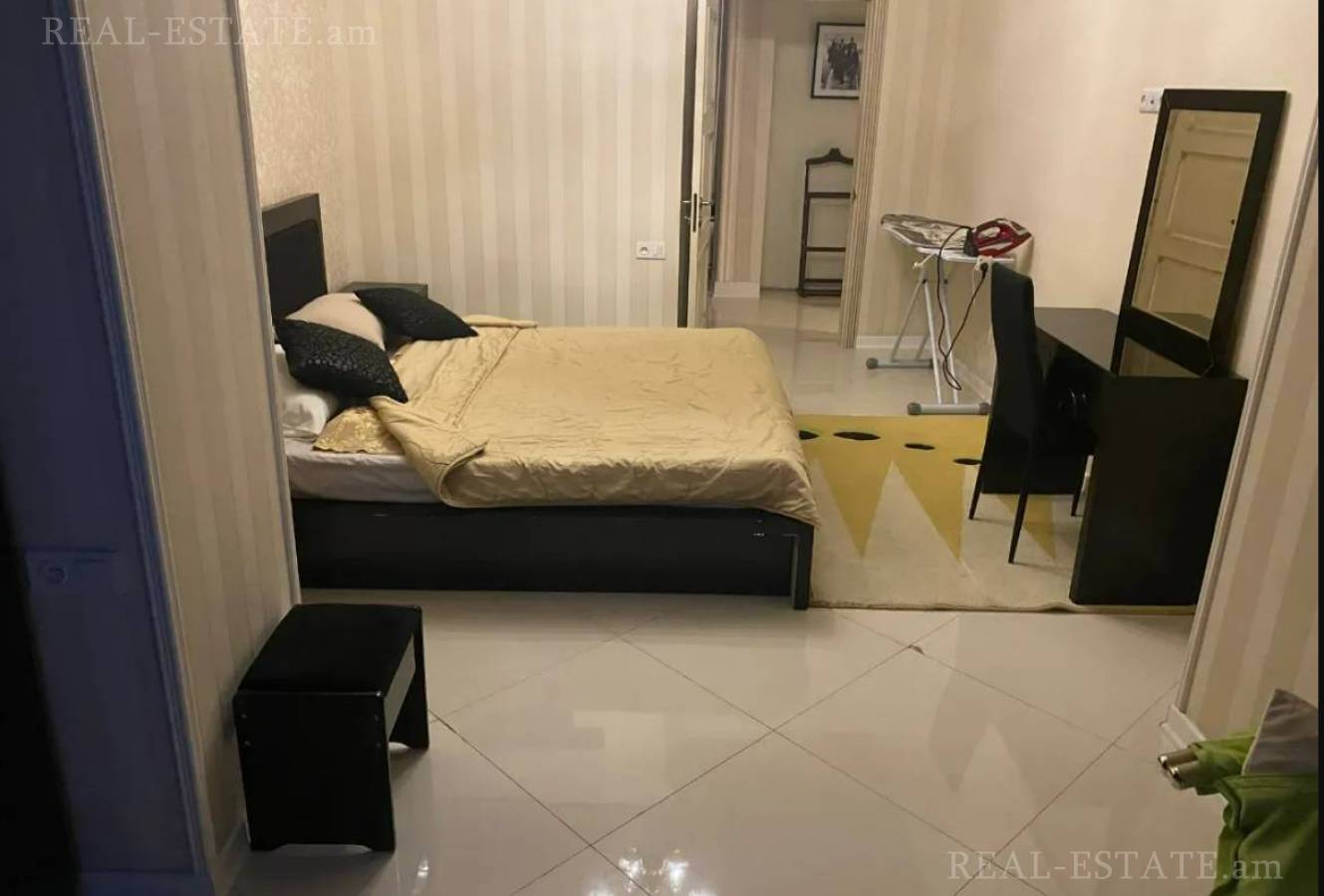 3 bedroom apartment for sale خیابان ابوویان, مرکز شهر ایروان, 135779