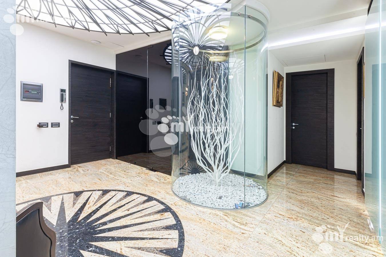 4 սենյականոց բնակարան  Տերյան փող, Կենտրոն Երևան, 155295