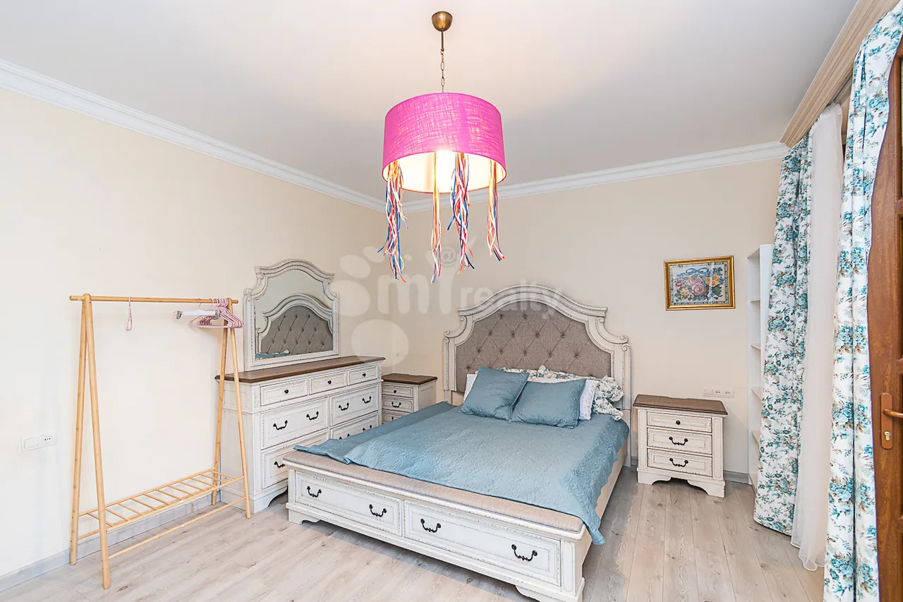 4 bedroom apartment for sale Hanrapetutyan St, Center Yerevan, 159788