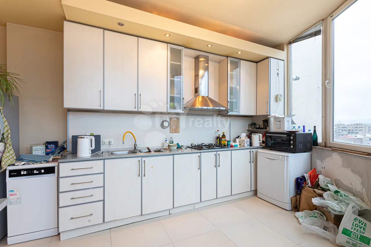 4 bedroom apartment for sale A. Avetisyan St, Arabkir Yerevan, 159612