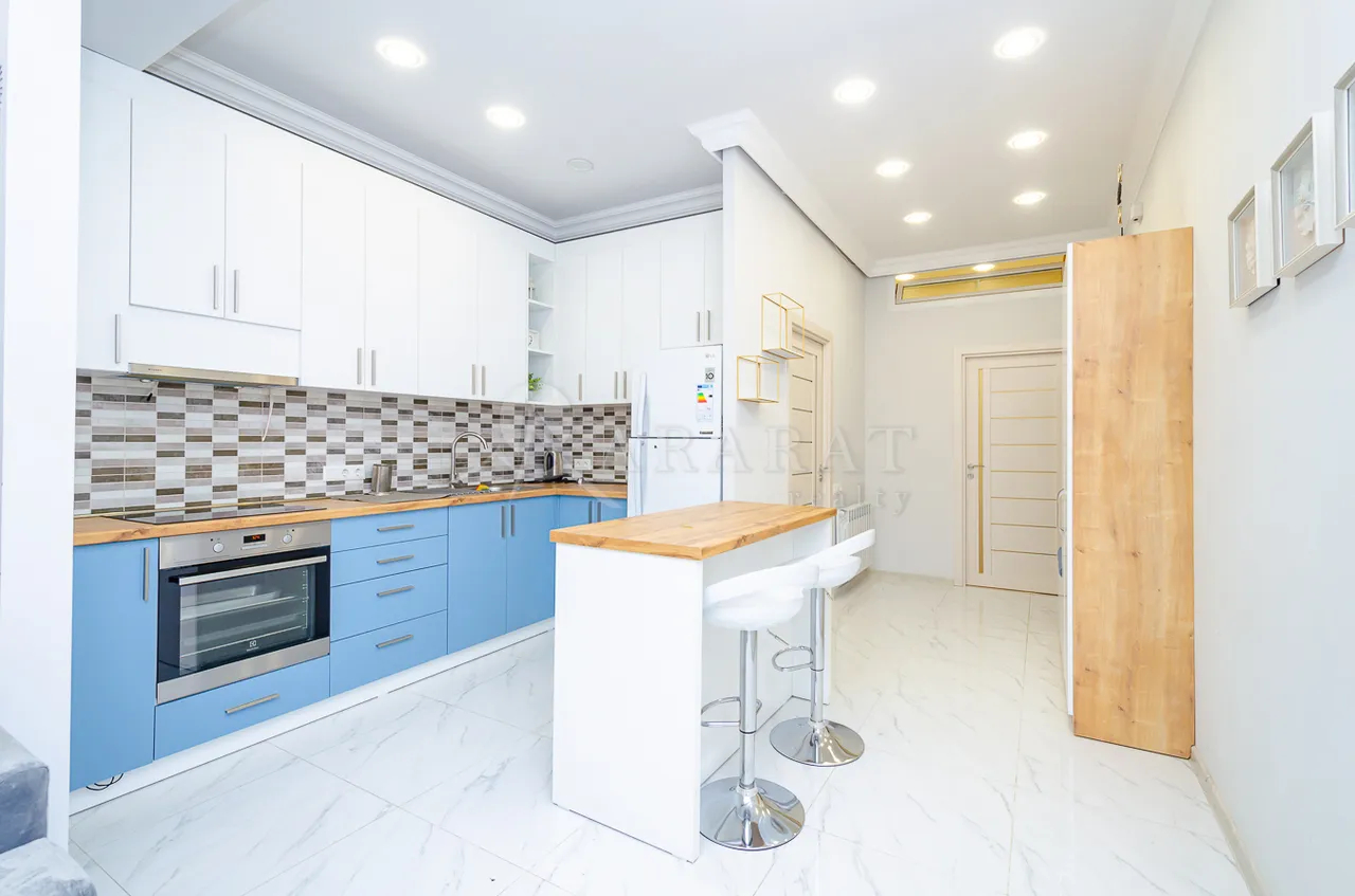 3 bedroom apartment for rent خیابان یِکمالیان, مرکز شهر ایروان, 158428