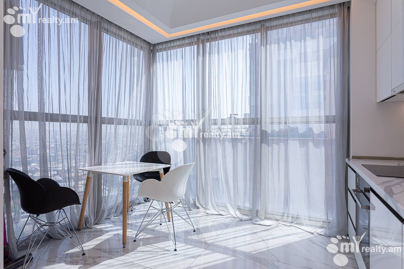 3 bedroom apartment for sale خیابان تِسی تِسِرناکابِرد, مرکز شهر ایروان, 156364