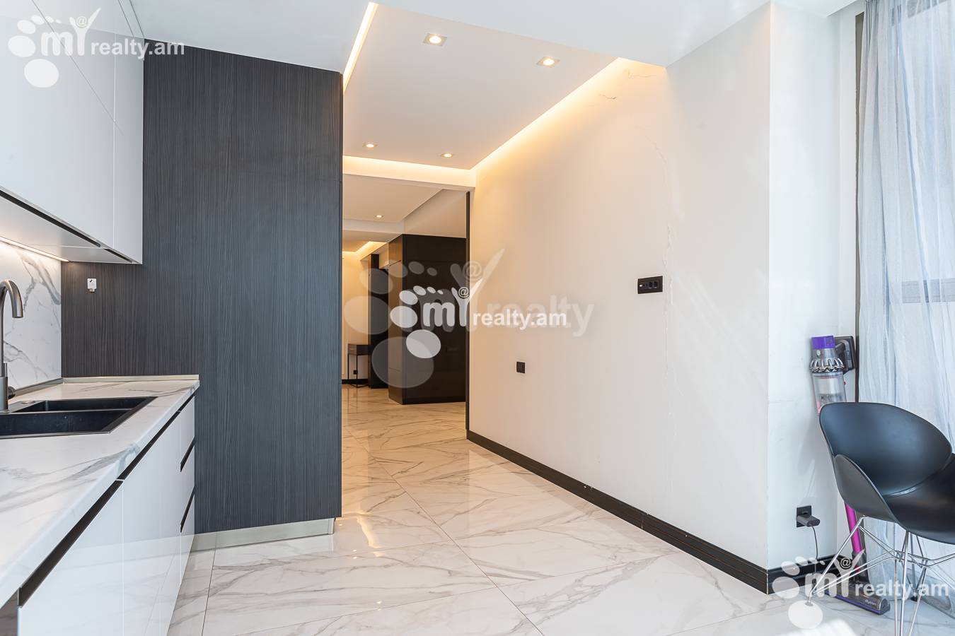 3 bedroom apartment for sale خیابان تِسی تِسِرناکابِرد, مرکز شهر ایروان, 156364