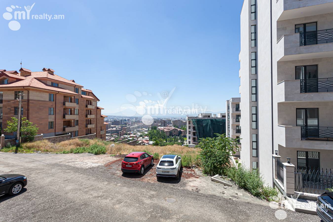 3 bedroom apartment for rent Antarayin St, Center Yerevan, 151305