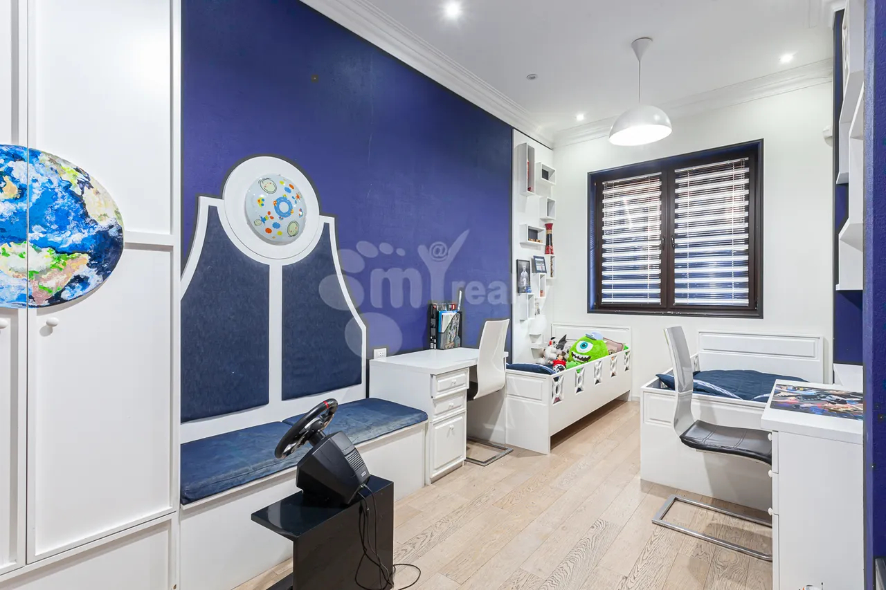 Купить 4 комнатную квартиру Маштоца пр, Центр Ереван, 158537