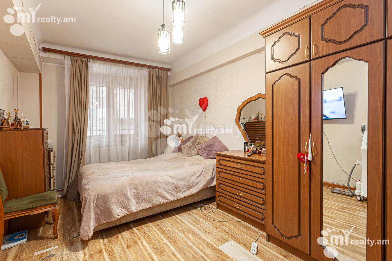Купить 3 комнатную квартиру Нар Дос ул, Центр Ереван, 154480