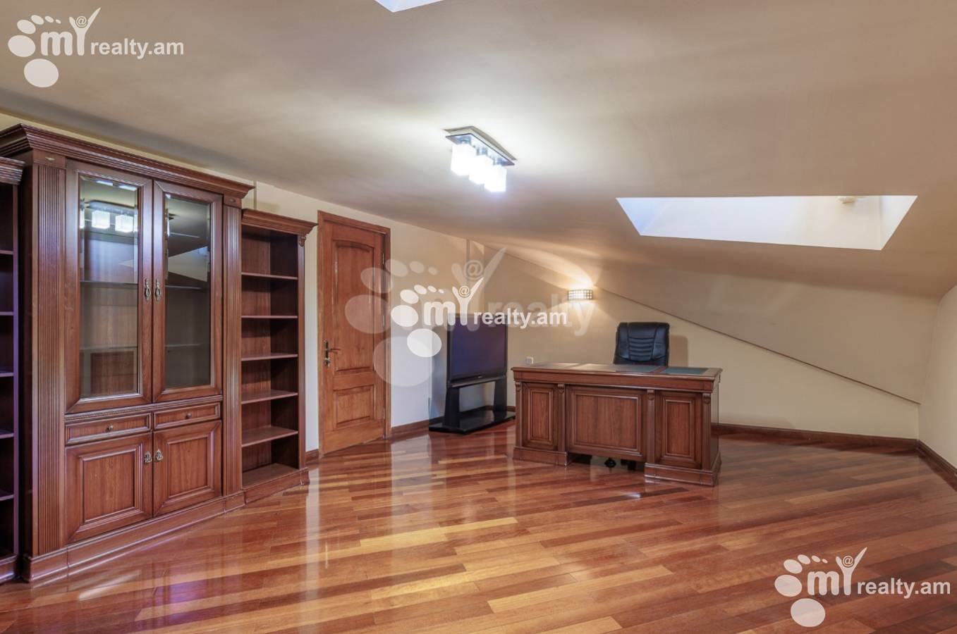 Купить 6 комнатную квартиру Таманян ул, Центр Ереван, 156195