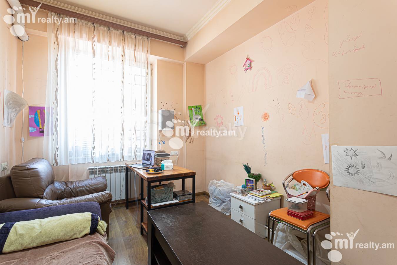 3 bedroom apartment for sale خیابان م. خورِناتسی, مرکز شهر ایروان, 156169