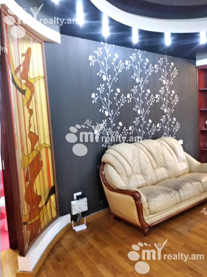 Купить 4 комнатную квартиру Саят-Нова пр, Центр Ереван, 125725