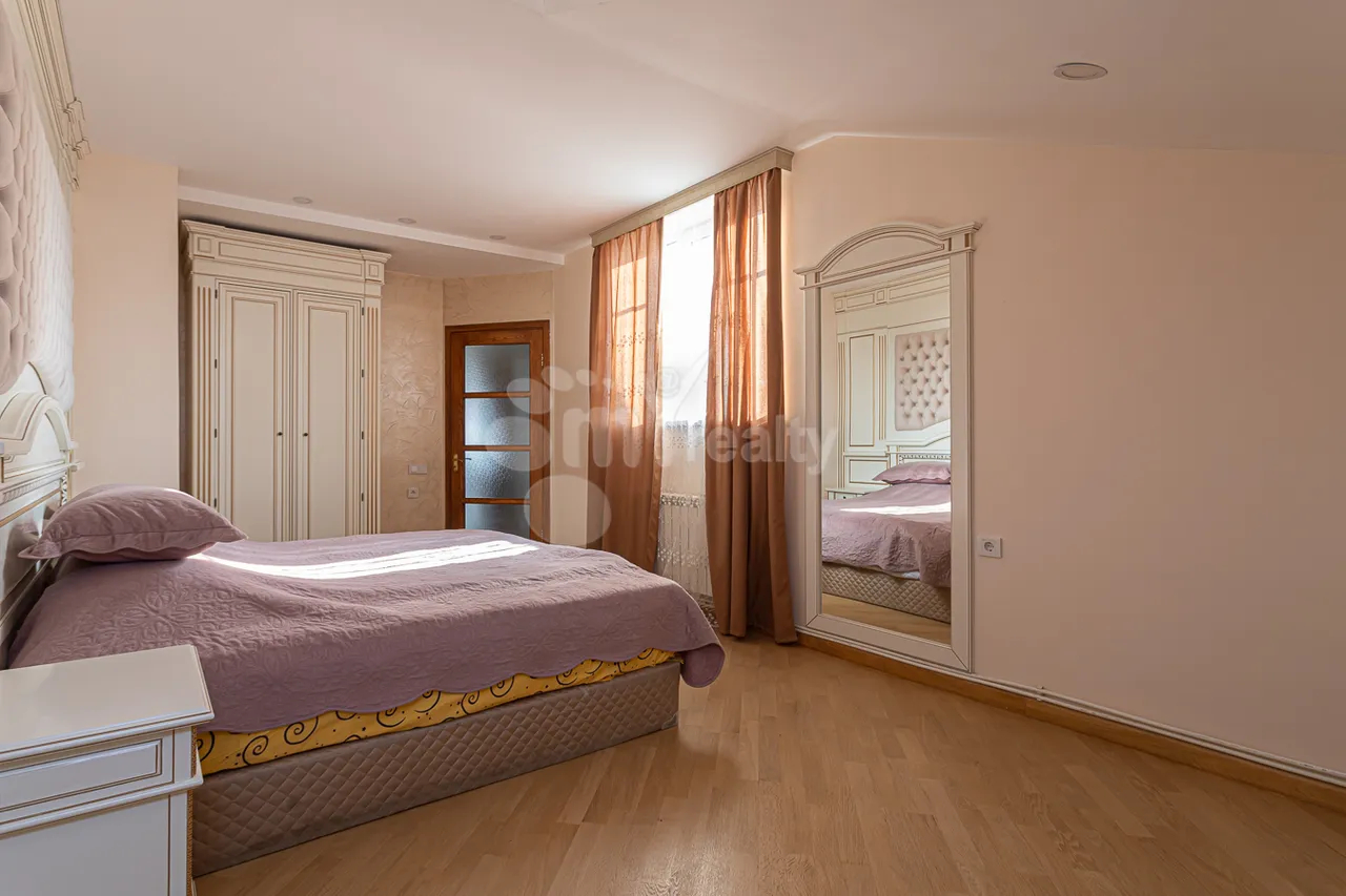 5 bedroom apartment for rent Spendiaryan St, Center Yerevan, 158573