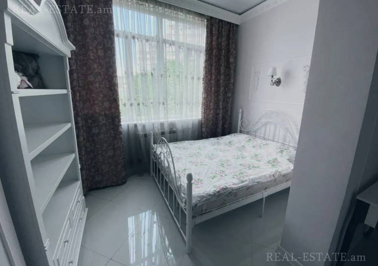 3 bedroom apartment for sale خیابان ابوویان, مرکز شهر ایروان, 135779